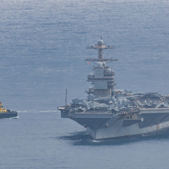 Američki nosač aviona i razarači kod Omanskog zaliva: Ima li razloga za strah?