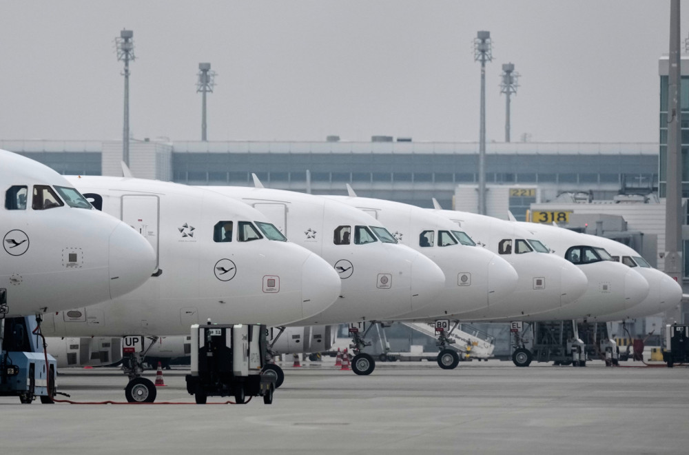 Otkazano na stotinu letova: Više od 50 hiljada putnika u problemu