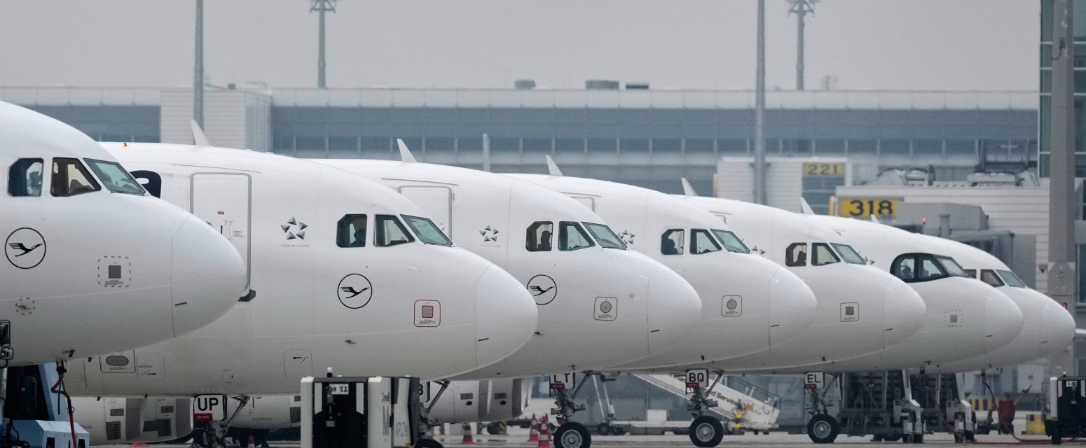 Otkazano na stotinu letova: Više od 50 hiljada putnika u problemu