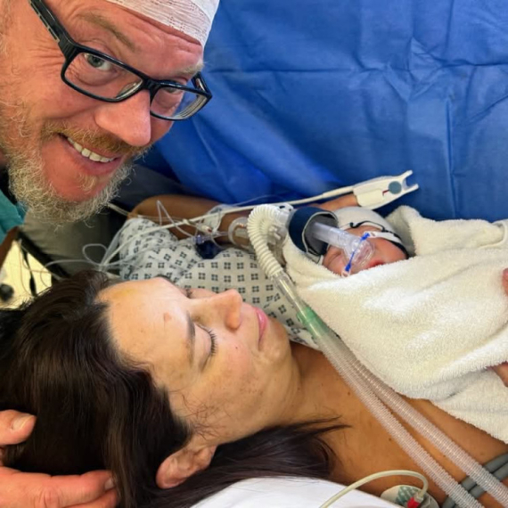 Nakon četiri pobačaja i sedam vantelesnih oplodnji, konačno je rodila u 48. godini FOTO