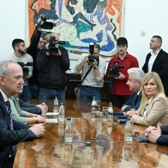 Vučić nastavlja konsultacije – danas sa Ruskom strankom, Jedinstvenom Srbijom i strankom Zeleni Srbije