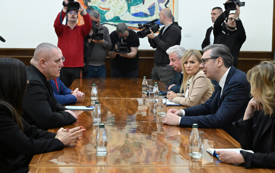 Nastavljene konsultacije; Vučić: Razgovarao sa Ruskom strankom; U toku je sastanak sa Jedinstvenom Srbijom