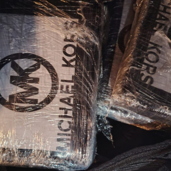 Novosadska policija u automobilu pronašla šest kilograma kokaina, uhapšen vozač FOTO