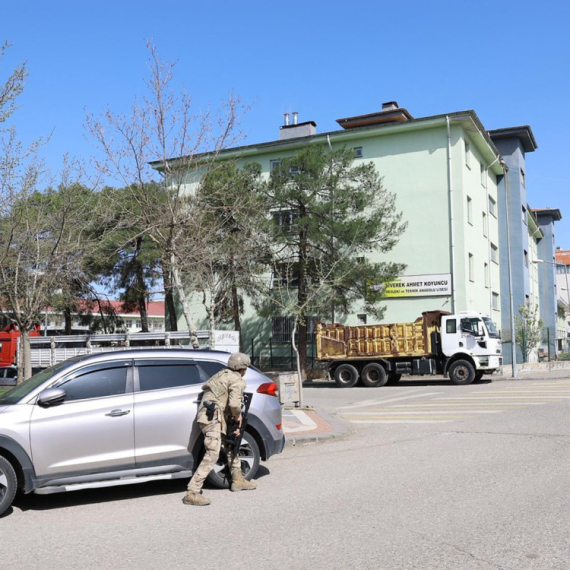 Drama u Turskoj: Mladić sa sačmarom uleteo u školu; Deca vrište i beže; Ima ranjenih FOTO/VIDEO