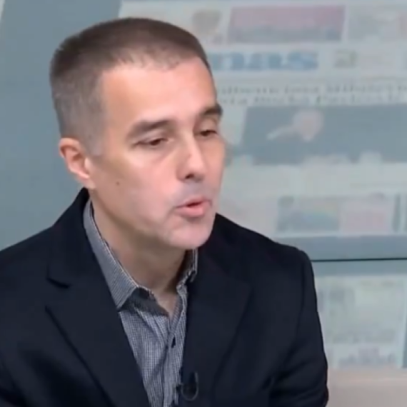 Šamar blokaderima: Sanjaju "mađarski scenario", a sopstveni analitičar ih demantovao