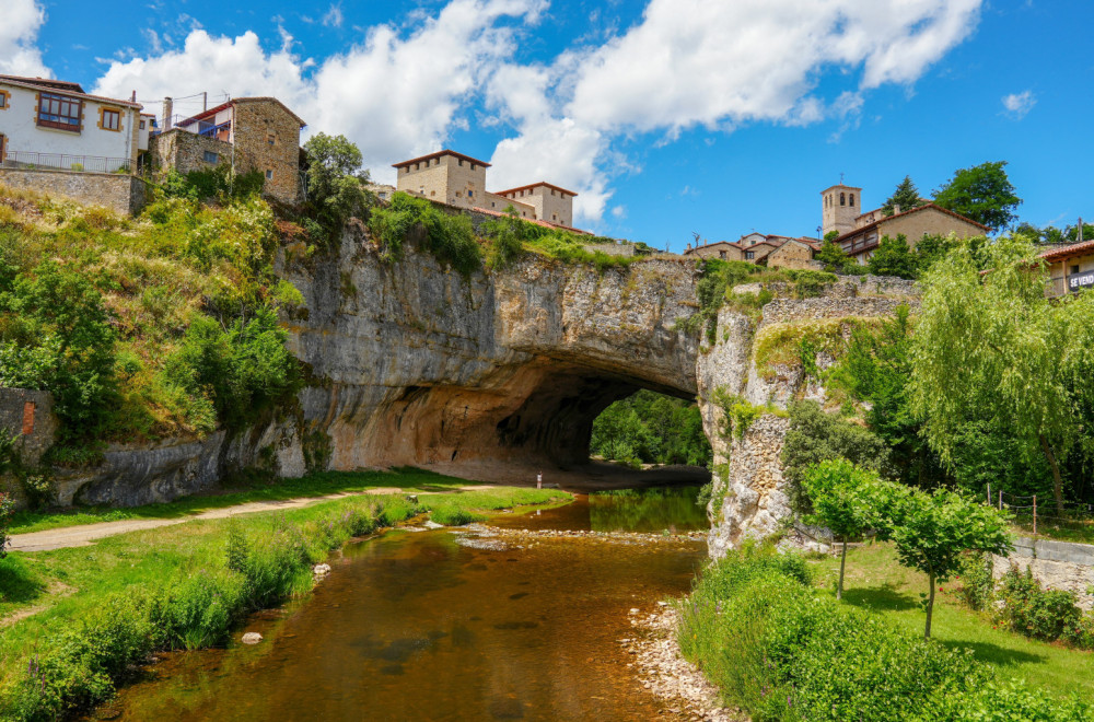 Selo nastalo na Božjem mostu oduzima dah: Turisti ga još uvek nisu otkrili FOTO