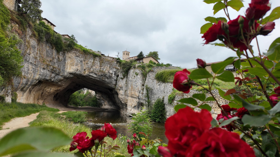 Selo nastalo na Božjem mostu oduzima dah: Turisti ga još uvek nisu otkrili FOTO