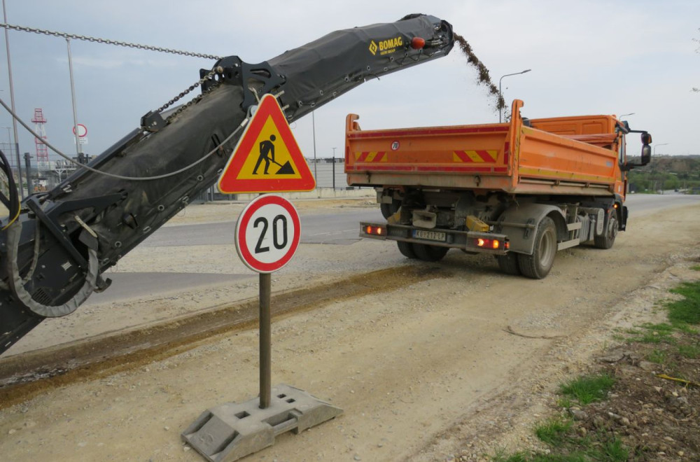 Veliko sređivanje: Radovi na uređenju putne infrastrukture na teritoriji Kragujevca FOTO