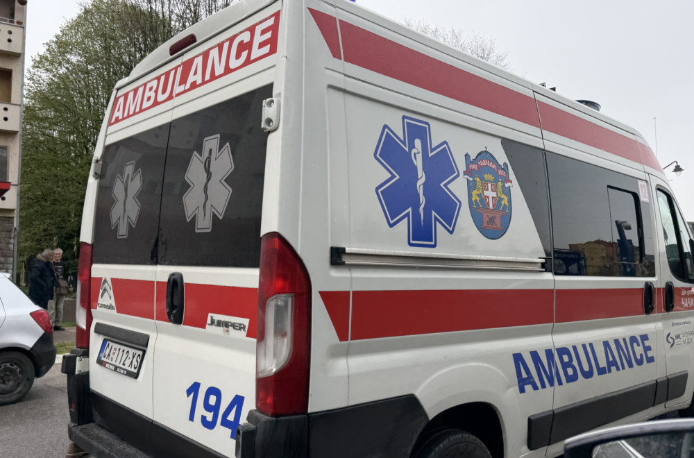 Oboren pešak u blizini mosta; Hitna pomoć na licu mesta: Saobraćajna nesreća u Čačku FOTO