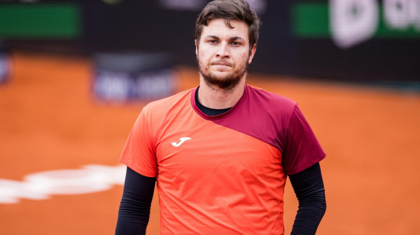 Kecmanović posle velike borbe poražen od Zvereva