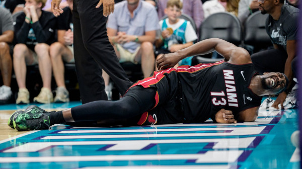 Lamelo povredio Adebaja – Spolstra zagrmeo: "Morao je da bude izbačen!" VIDEO