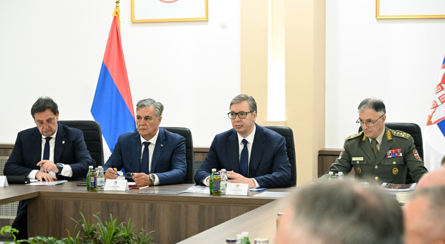 Gotov sastanak Vučića s najvišim rukovodstvom Ministarstva odbrane i Vojske Srbije; U toku obraćanje medijima