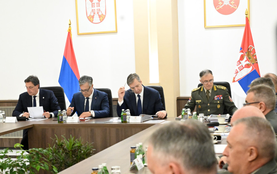 Gotov sastanak Vučića s najvišim rukovodstvom Ministarstva odbrane i Vojske Srbije; U toku obraćanje medijima