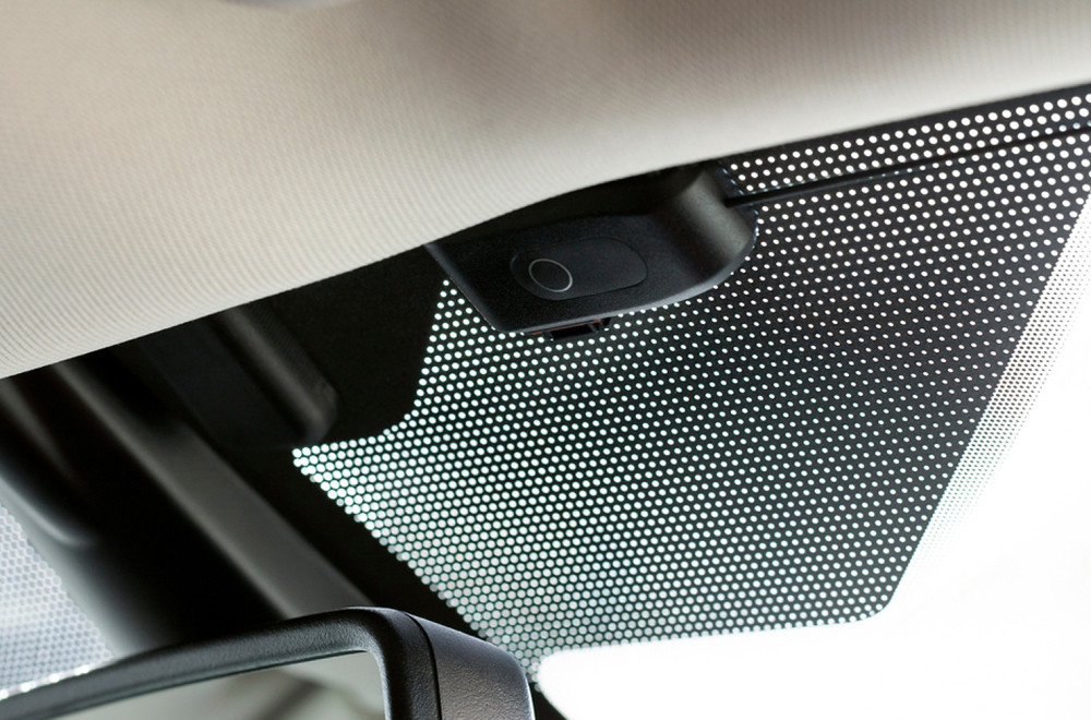 Mnogi vozači ne znaju čemu služe crne tačkice na šoferšajbni: Imaju važnu ulogu