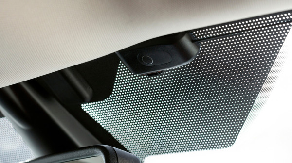 Mnogi vozači ne znaju čemu služe crne tačkice na šoferšajbni: Imaju važnu ulogu