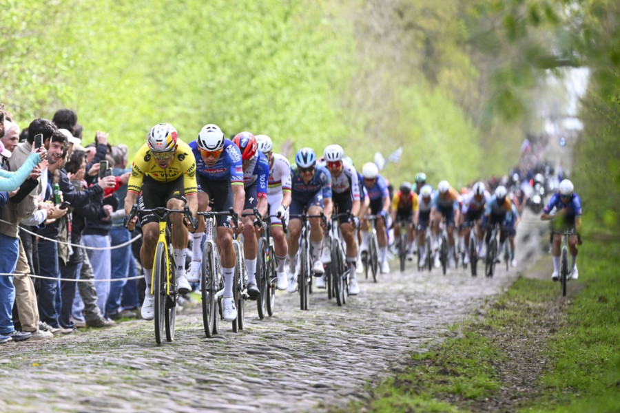 Van Aert pobedio Pogačara na Paklu severa VIDEO