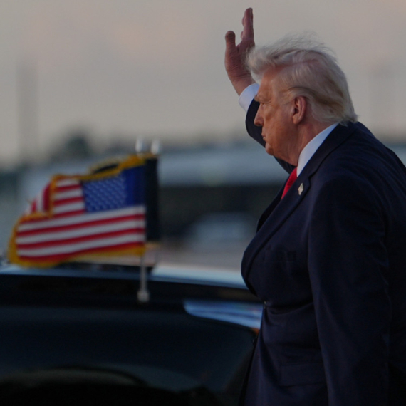 Tramp: "Proglašavam... Si će mi dati veliki, debeli zagrljaj" FOTO