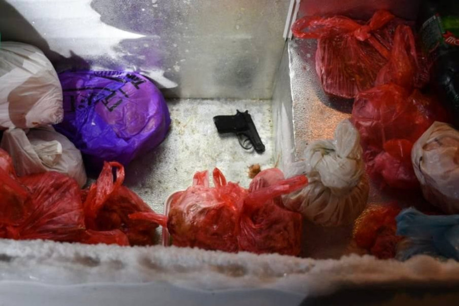 Razbijena zelenaška mreža u Ulcinju; Trojica uhapšena, zaplenjeni pištolj, vozila i oružje FOTO