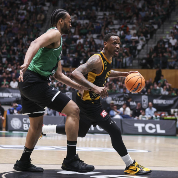 Naneli slavi, Parker eliminisan – AEK ide na F4