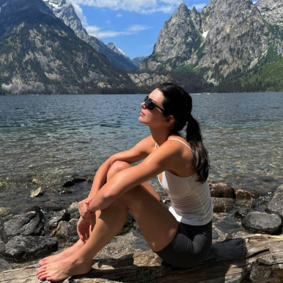 Najtraženija lepotica ima dečka? Krenula sestrinim stopama i ništa ne krije VIDEO