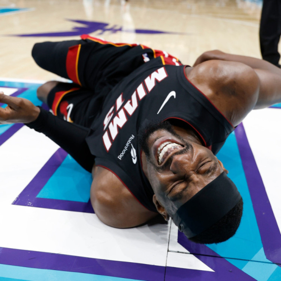 Bol kažnjen 35.000 dolara zbog "saplitanja" Adebaja VIDEO