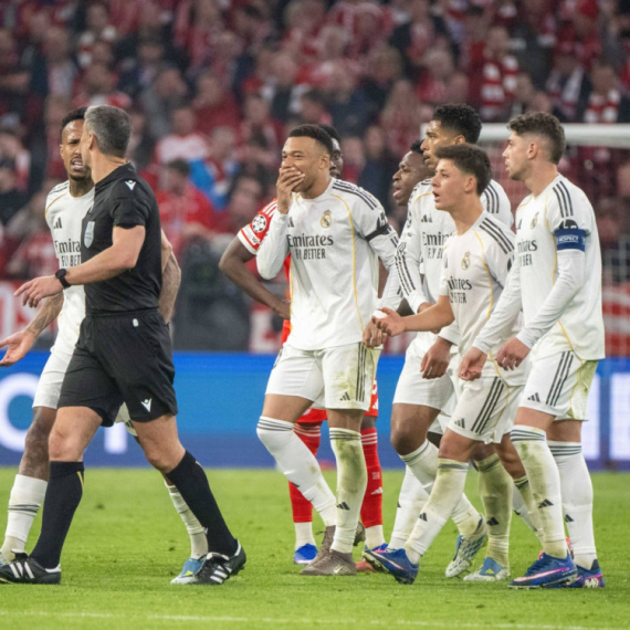 Madriđani jurili sudiju po terenu – bukvalno VIDEO