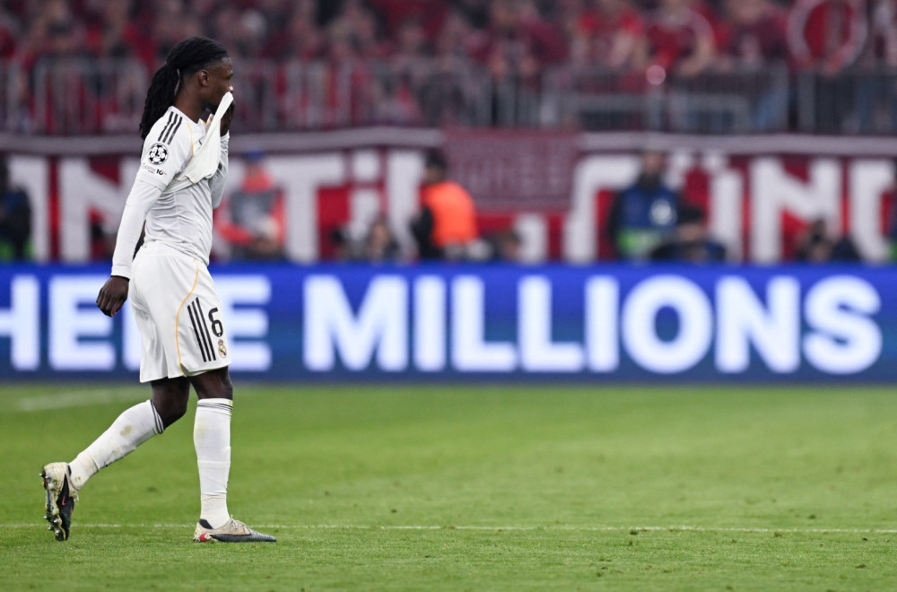 Glupi idiote! Treba da iskale bes na Kamavingi, a ne da krive sudije