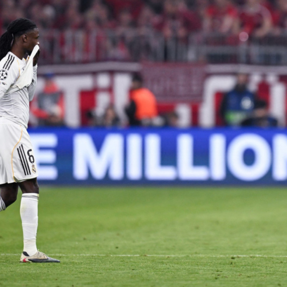 "Glupi idiote! Treba da iskale bes na Kamavingi, a ne da krive sudije"