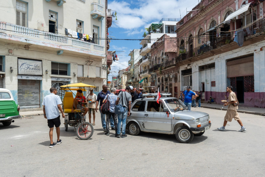 Nesvakidašnje rešenje: Kako se vozi u zemlji bez goriva FOTO