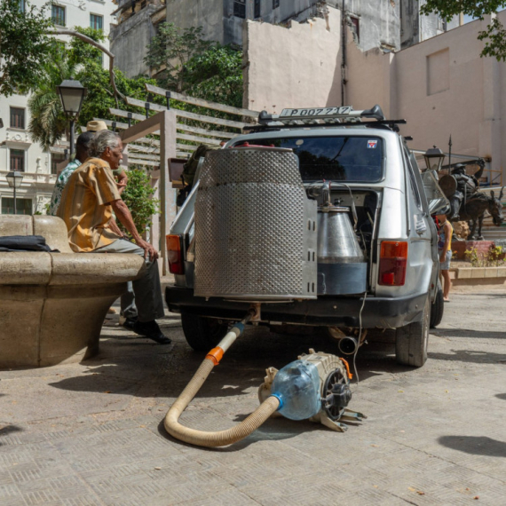 Nesvakidašnje rešenje: Kako se vozi u zemlji bez goriva FOTO