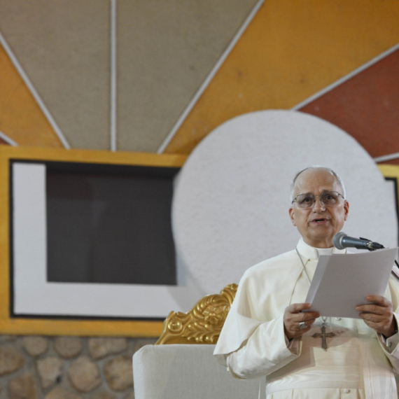 Policija dobila dojavu o bombi u kući brata pape Lava