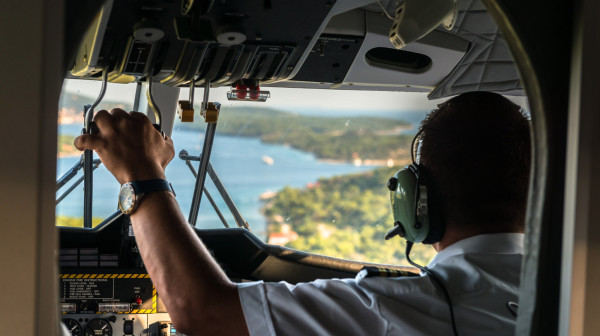 Skandal u vazduhu: Mjaukanje i lajanje šokiralo kontrolu letenja VIDEO