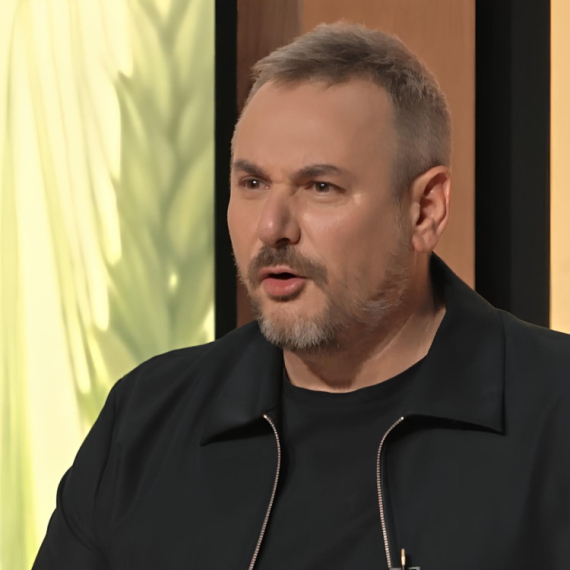 "Lele Negice, UTEPA ME" Poslužila čvarke i KIVI, pa KIKSNULA - Svi popadali od smeha, a Filipova reakcija je neprocenljiva!