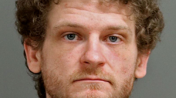 Od dečje zvezde do zatvora: Glumac iz "Igara gladi" uhapšen zbog pokušaja ubistva FOTO