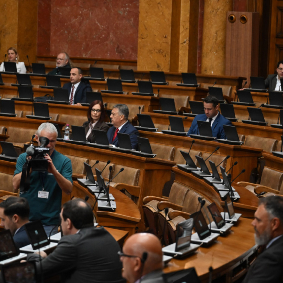 Poslanici raspravljaju o amandmanima; Mrdić: "Važno za evropski put i interese Srbije"