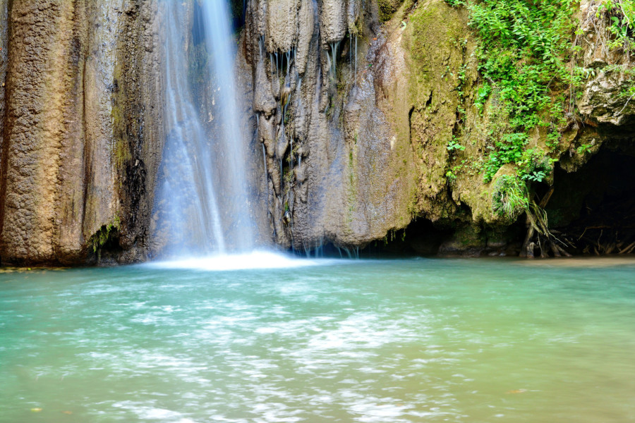 Ovo nije Bali – ovo je Srbija: Nestvaran vodopad i tirkizno jezero privlače sve veći broj turista FOTO
