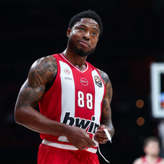 Suspendovan Tajrik Džons