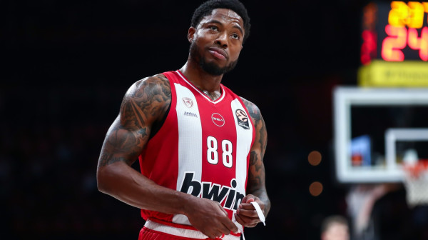 Suspendovan Tajrik Džons