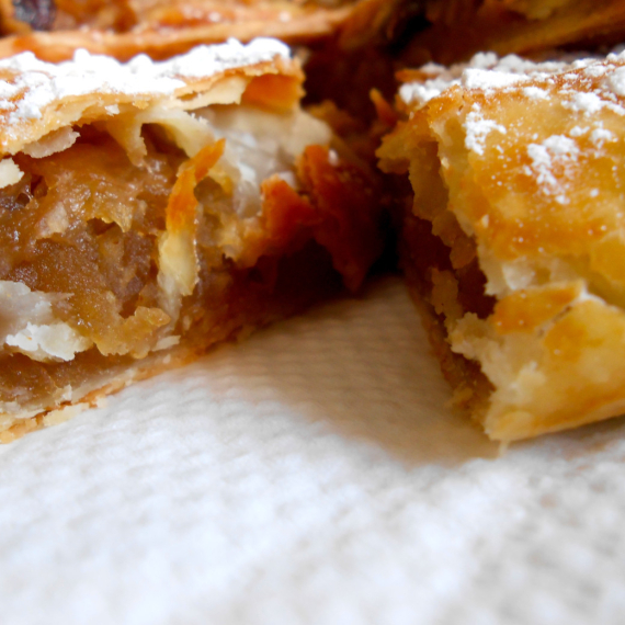 Slatka pita bolja od torte – jeftina, ukusna i pravi se začas