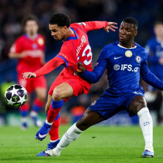 Čelsi "vezao" Kaiseda