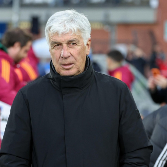 Gasperini u suzama prekinuo konferenciju VIDEO