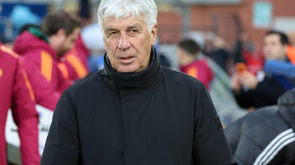 Gasperini u suzama prekinuo konferenciju VIDEO