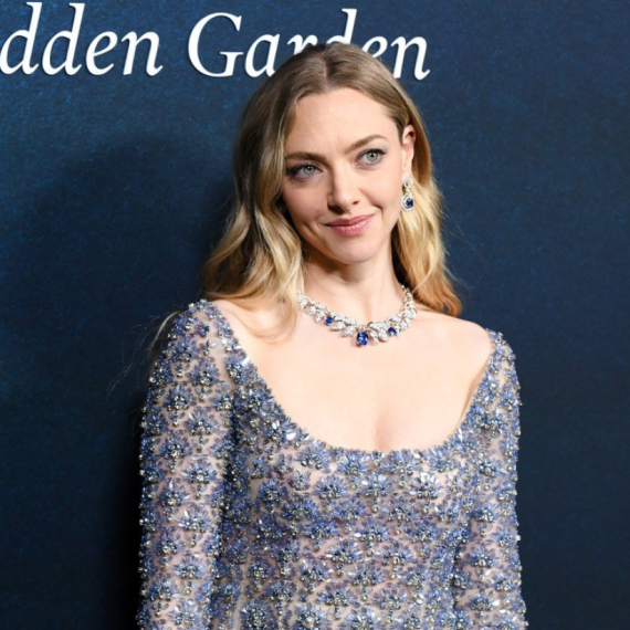 Prodorno plave oči su njen najveći adut, a u ovoj haljini izgleda nestvarno FOTO