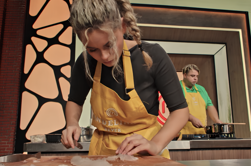 Anđelina se bori sa smuđem, sledi peh za pehom, ali ovako izgleda prava kolegijalnost