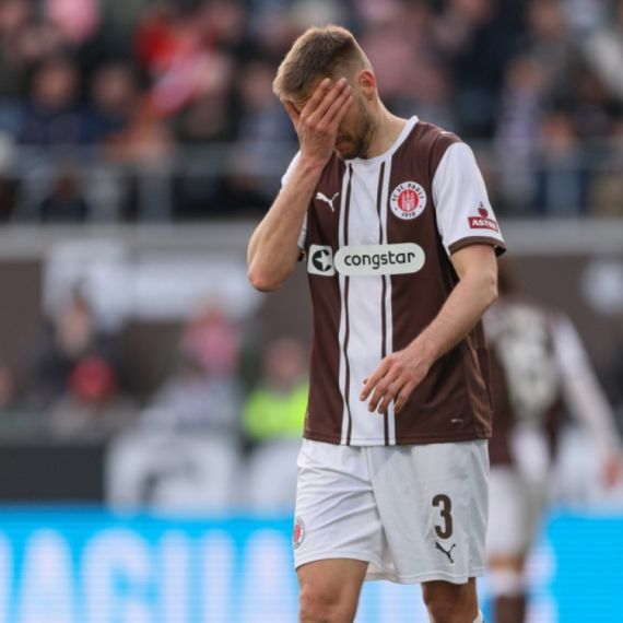 Estonnac dao, Estonac uzeo – Sent Pauli ne mrda iz opasne zone