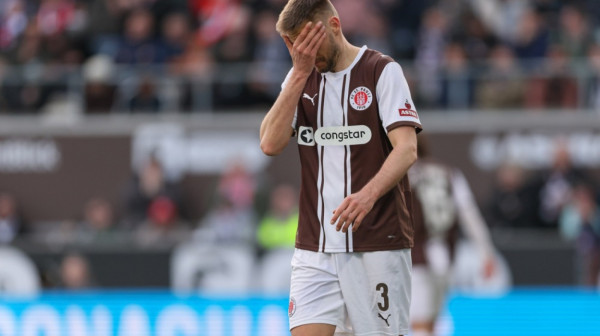 Estonnac dao, Estonac uzeo – Sent Pauli ne mrda iz opasne zone