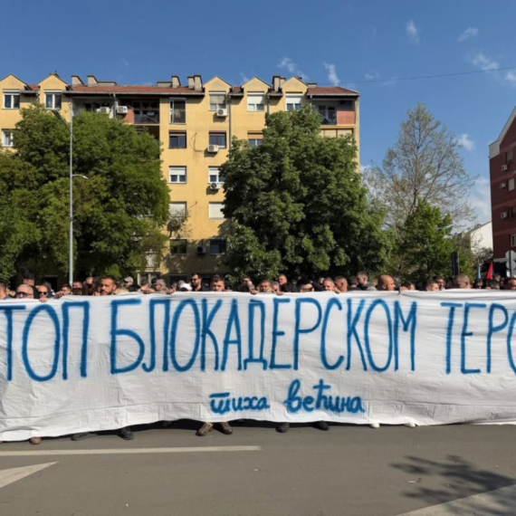 Protest zbog policijske brutalnostiu Novom Sadu; Veliki broj građana traži pravdu zbog blokiranja saobraća