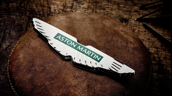 Apsurdni spor oko logotipa: Aston Martin tuži kompaniju koja jedan od njihovih vlasnika?!