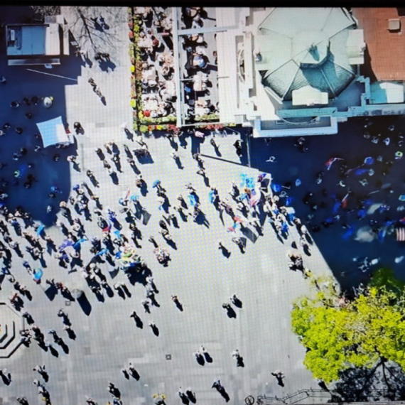 U Beogradu se okupilo 200 pristalica Evropskog pokreta FOTO