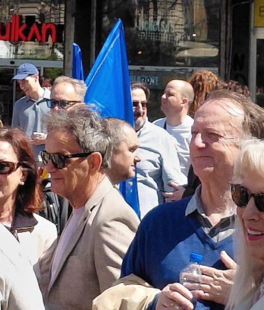 U Beogradu se okupilo 200 pristalica Evropskog pokreta FOTO